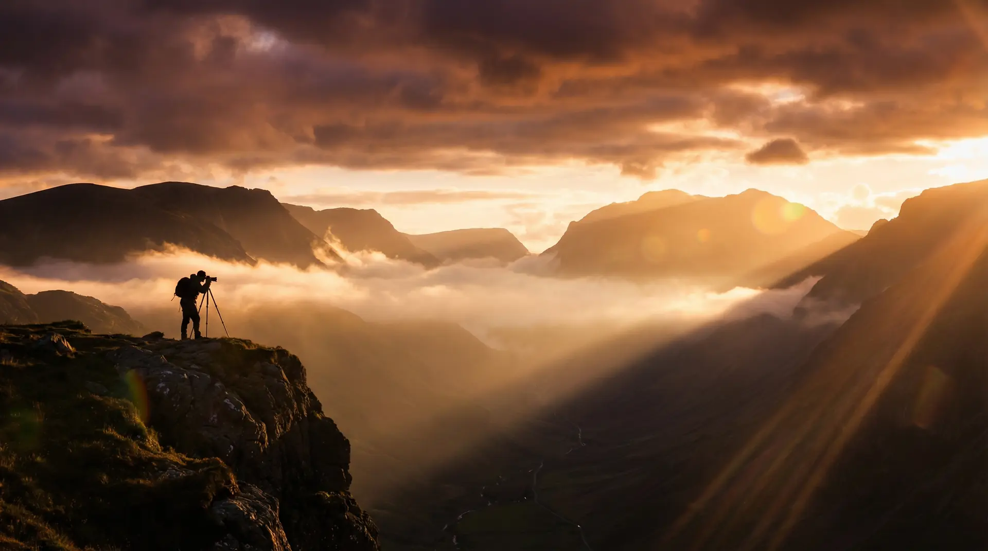 9I电影制作厂 今日焦点摄影作品 - 金色黄昏下的山谷风光